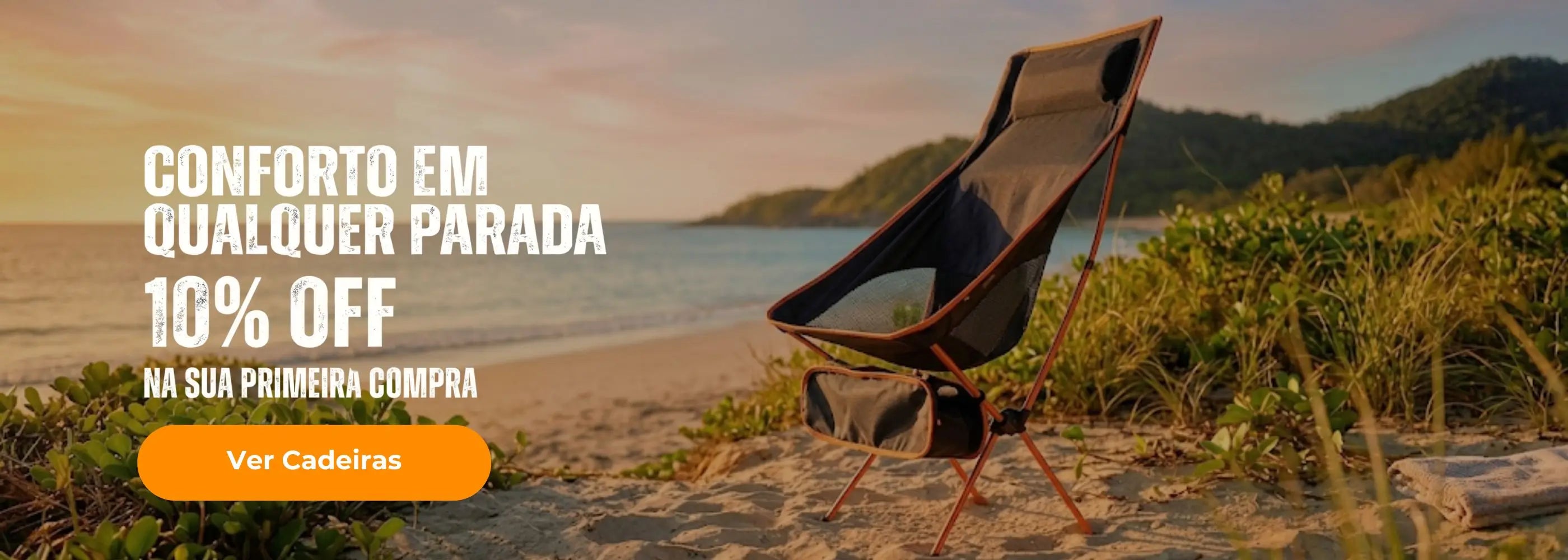 Cadeira de praia dobrável resistente com design confortável e fácil transporte.