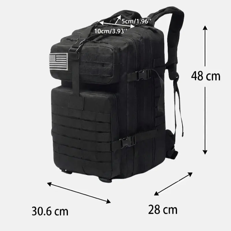 Mochila militar tática Warrior Crosbel preta com medidas de 48 x 30,6 x 28 cm e amplo espaço interno
