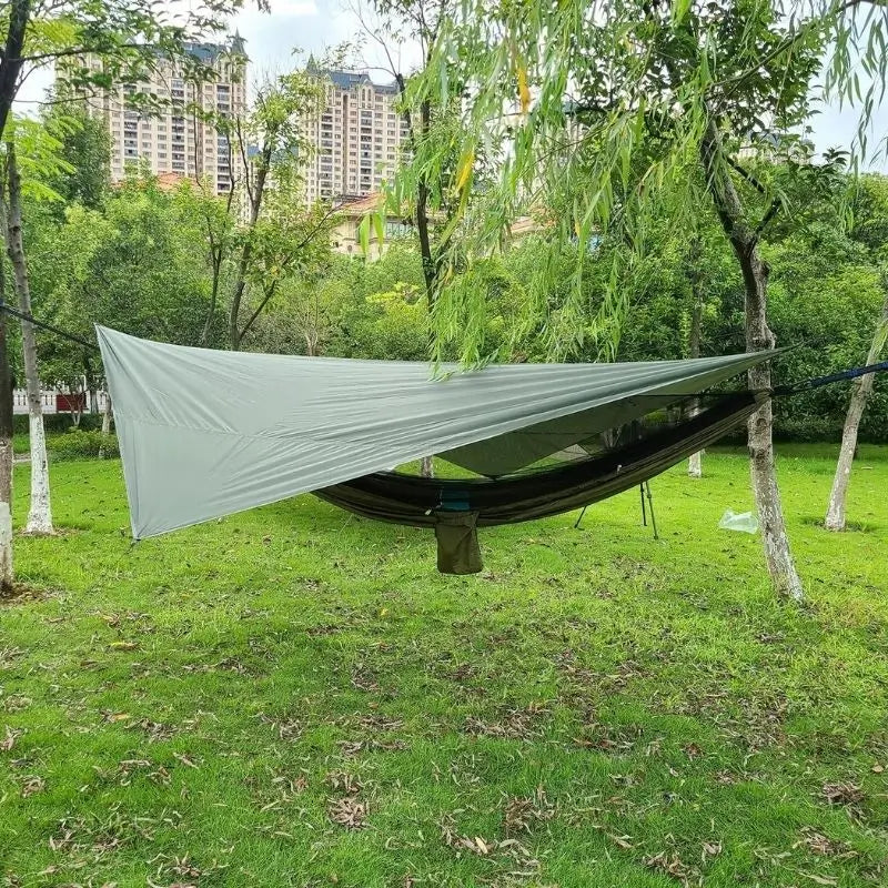 Rede de descanso Pantanal Crosbel com mosquiteiro e toldo para proteção em acampamentos