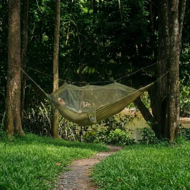 Rede de descanso Selva Crosbel com mosquiteiro para conforto e proteção na floresta